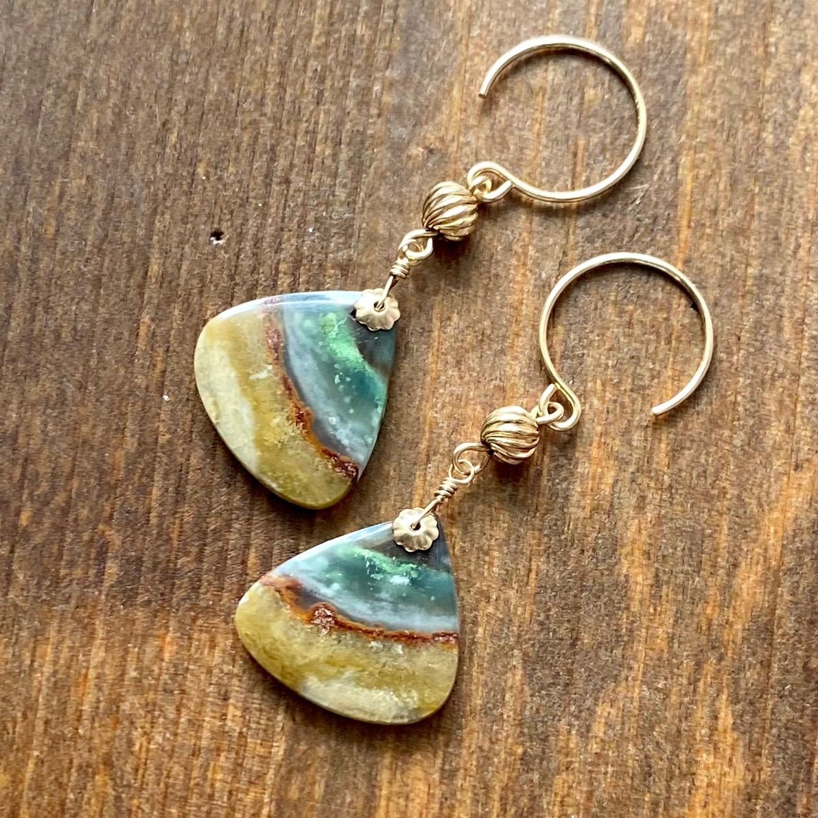 オパライズドウッド オファー ラウンドフックピアス 14kgf