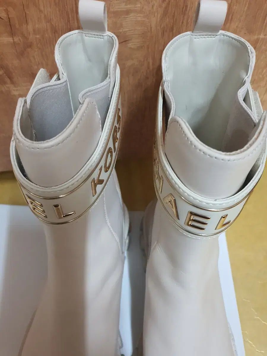 マイケルコースアンクルブーツ