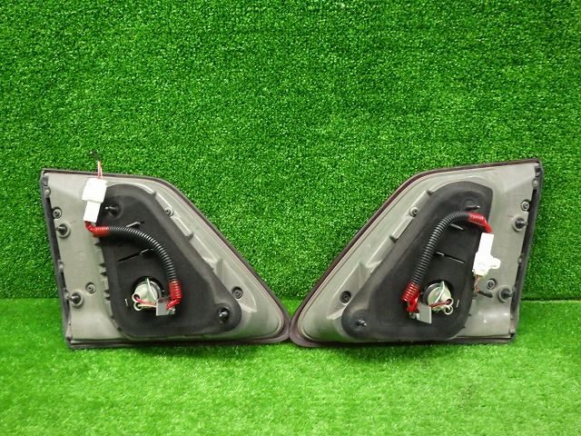 トヨタ GRS200 GRS203 クラウンロイヤル 前期 内テールレンズ 左右 30