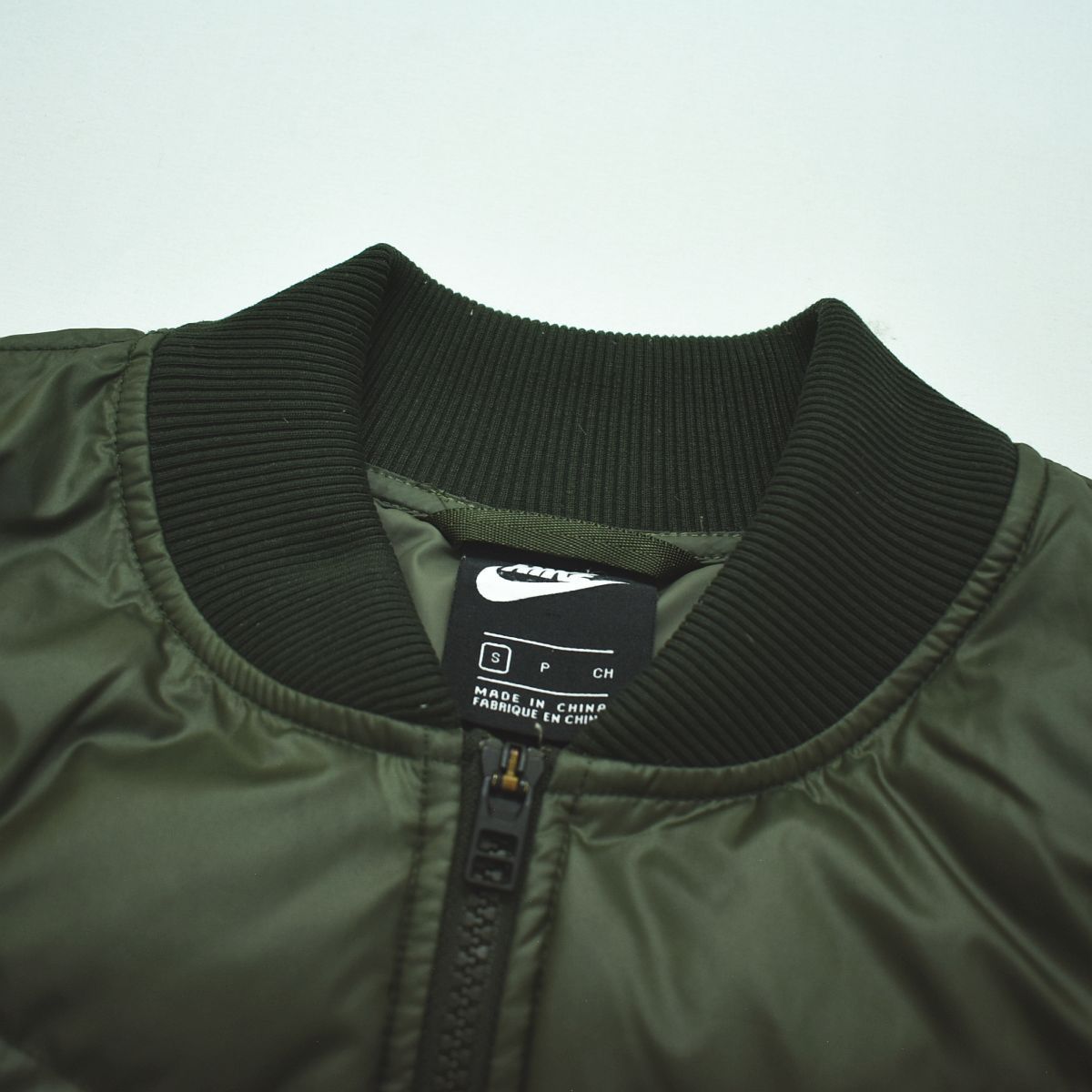 美品】 ナイキ NIKE ウィンドランナー WINDRUNNER キルティング ダウン 