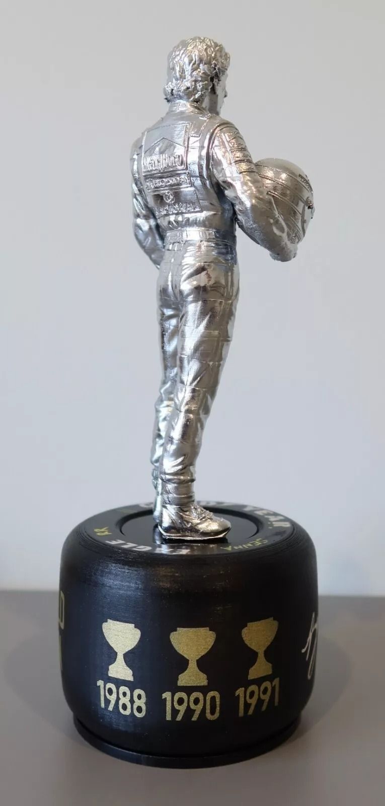 新品　アイルトン・セナ　F1 フィギュア　20cm High， 7.8cm Wide　レプリカ　オーダーメイド　発送予定日: 12月16日 | アイルトン・セナ アイルトンセナ MP4&frasl;4 0 レーシングカーコレクション