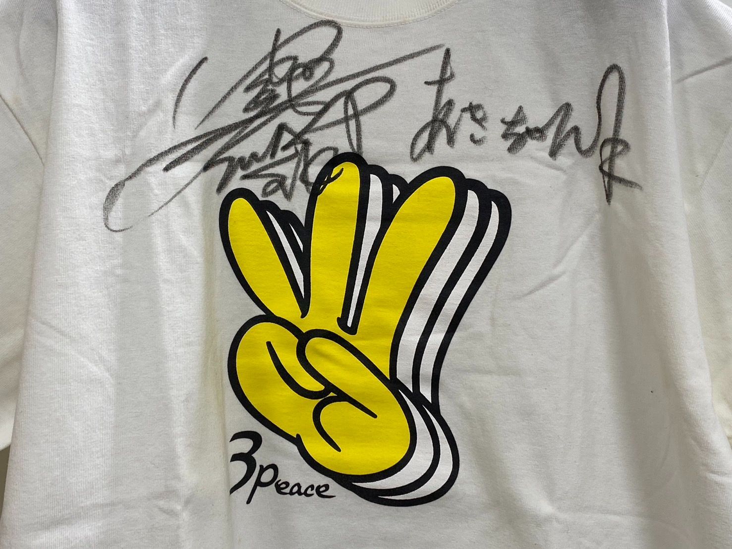 10％クーポン使用可】O/香取慎吾 サイン入りTシャツ 3peace 人に