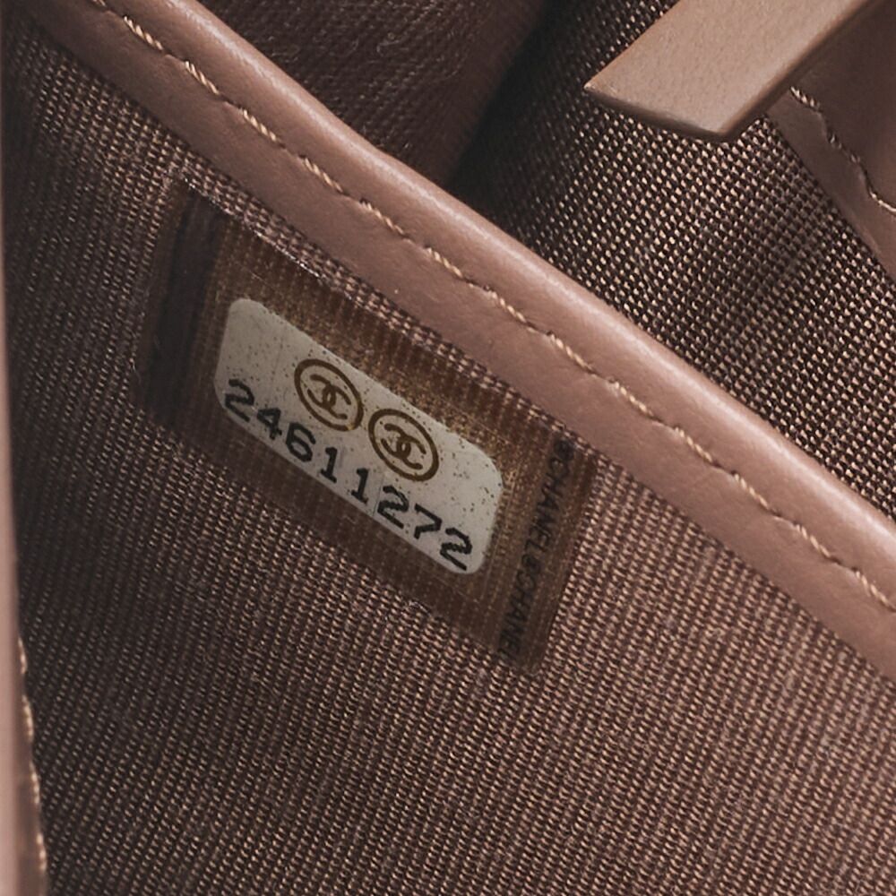 CHANEL シャネル ボーイシャネル Vステッチ 二つ折り長財布 キャビア