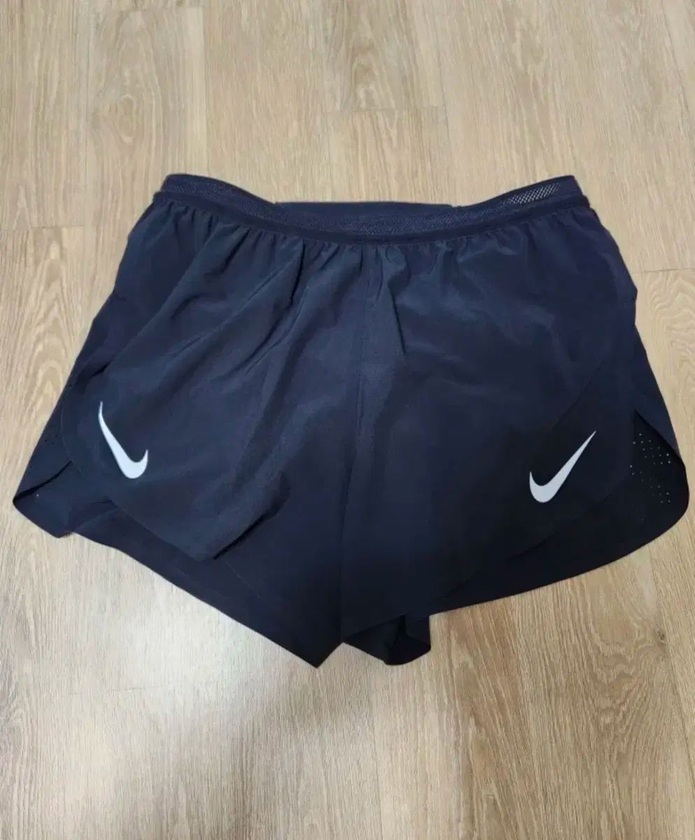 ナイキ エアロスイフト ショーツ 4インチ L