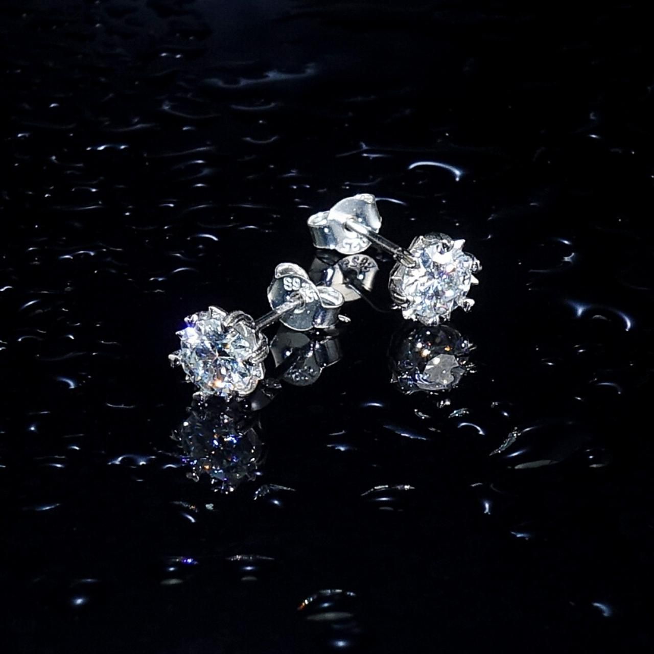 雪の花 モアサナイト 0.5ct/個 s925 白金メッキ 綺麗なBOX付き - メルカリ