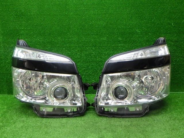 トヨタ ZRR70⁄75 ヴォクシー 前期 ヘッドライト左右 HID 28-203 V9 レ