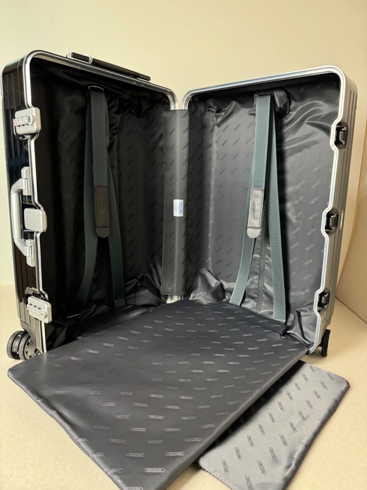 RIMOWA LIMBO 4輪 60L ブラック[881.63.50.4] - メルカリ