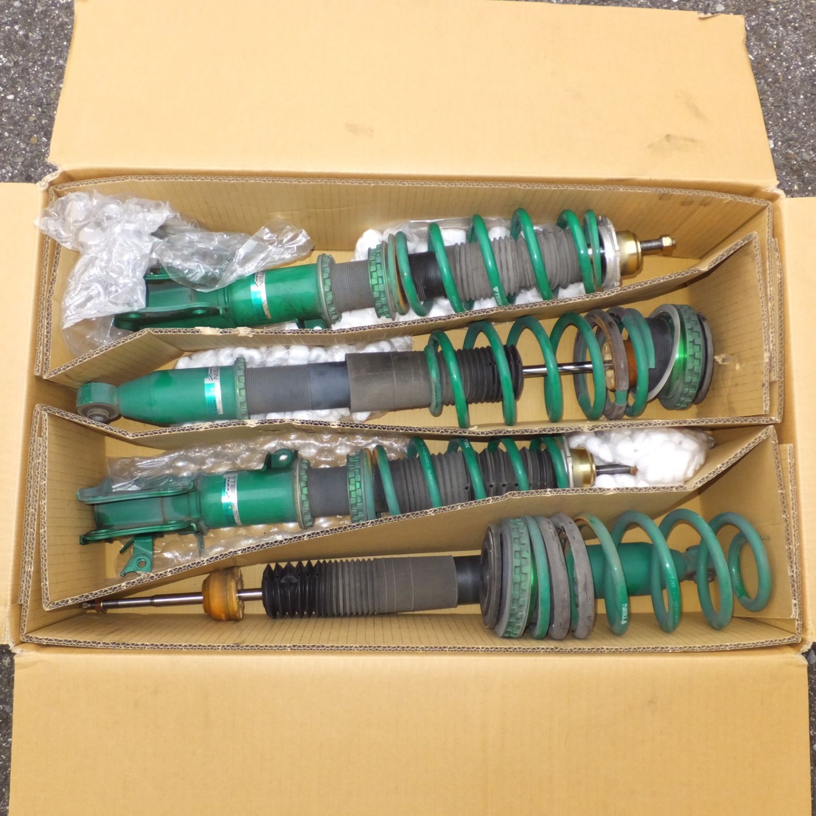 [送料無料] 岐阜発テイン TEIN 全長調整式車高調 FLEX Z VCHE1-11931 VCHE0-11Y46-L VCHE0-11Y46-R セット　ホンダ ヴェゼル 着用品