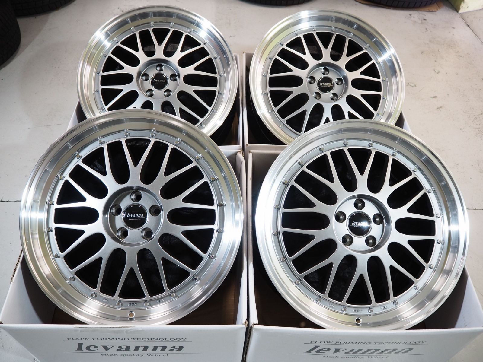 軽量 カスタムサイズ 深リムメッシュ levanna V10-EX FFT 19inch 8.5J 5H100 42 30系 50系 プリウス