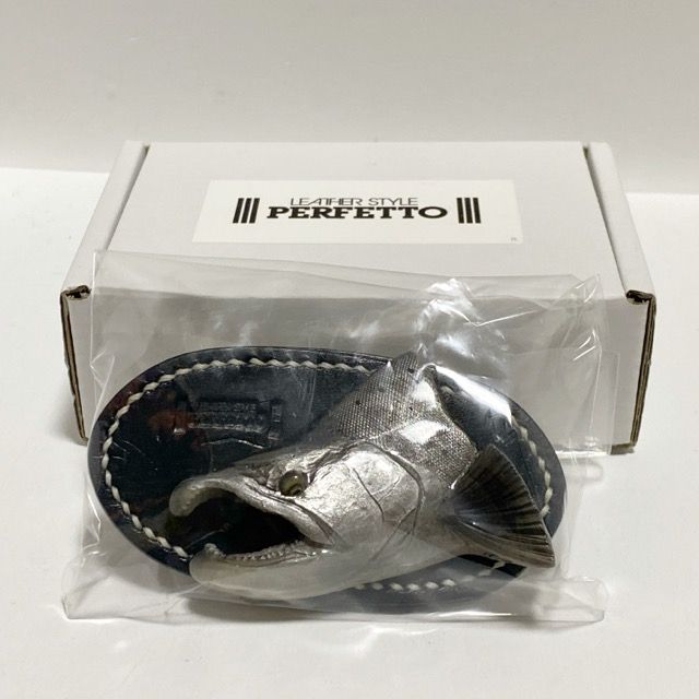 LEATHER STYLE PERFETTO 吉田光コラボピンバッジ レザースタイルペルフェット| モノトーンヤマメ ブラック 85881-007