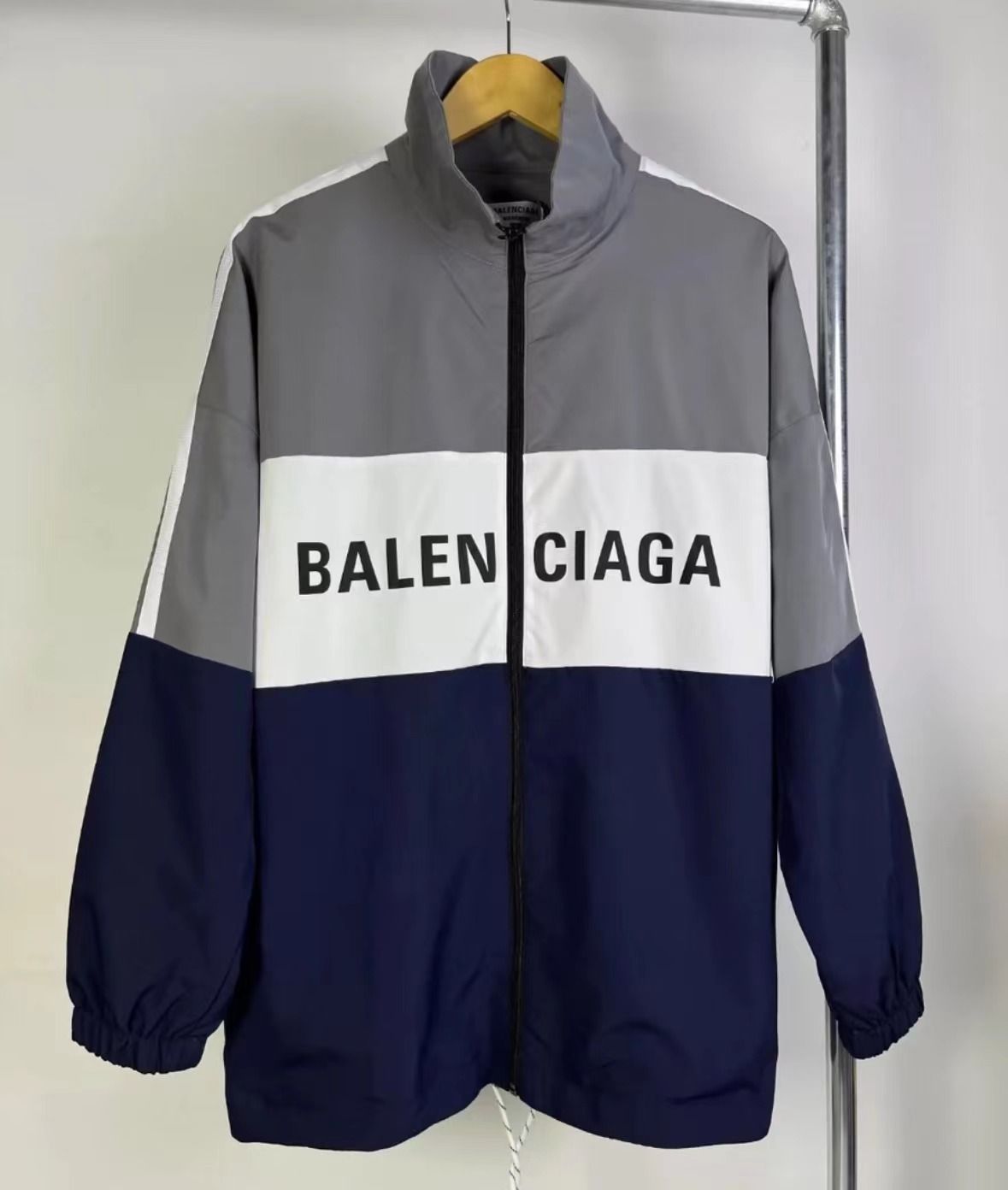 BALENCIAGA トラックジャケットMサイズ ネイビー - メルカリ