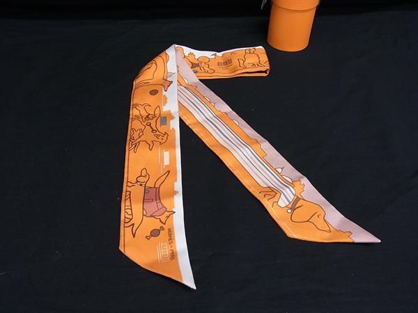 HERMES　パリジャンヌの犬　ツイリー　エルメス　24SS　リボンスカーフ ギフトにも♪【HERMES】《パリジャンの犬》ツイリー スカーフ