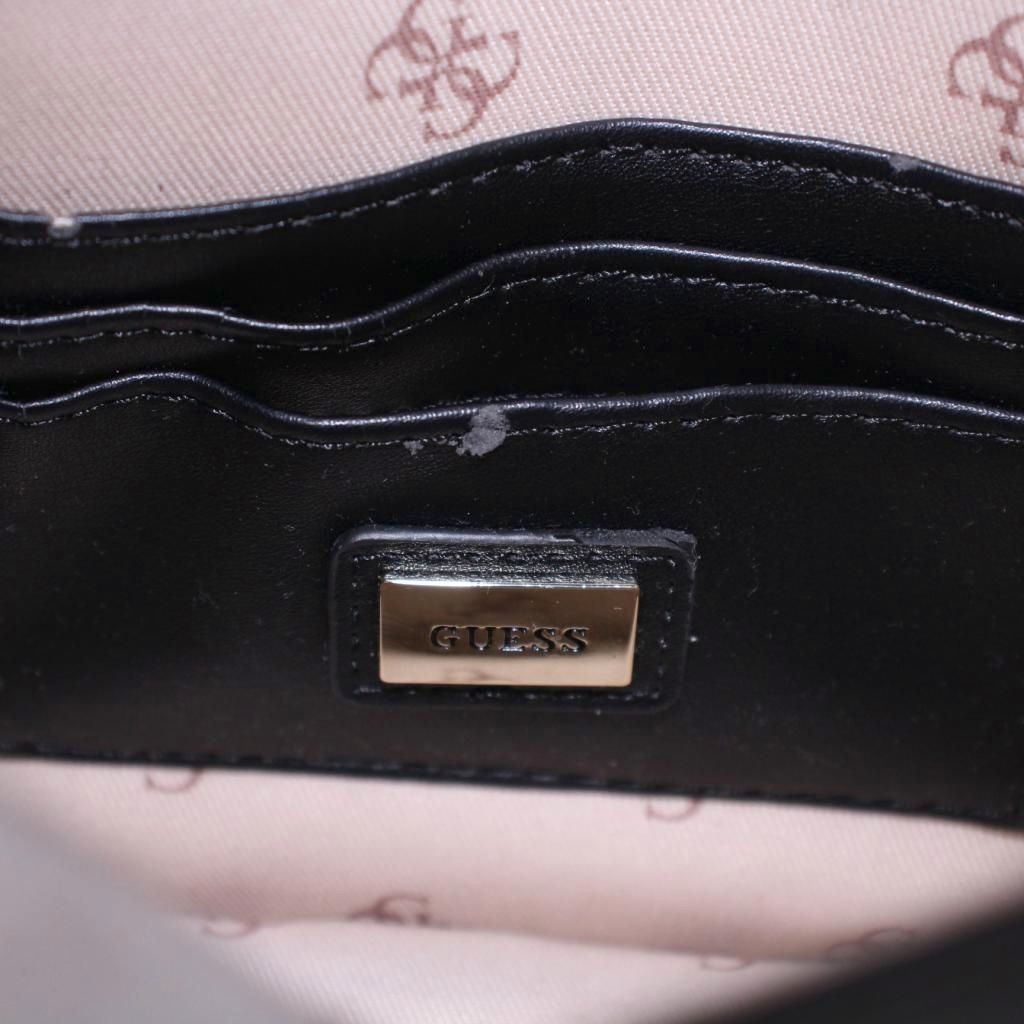 ゲス GUESS ショルダーバッグ フェイクレザー チェーン ロゴ