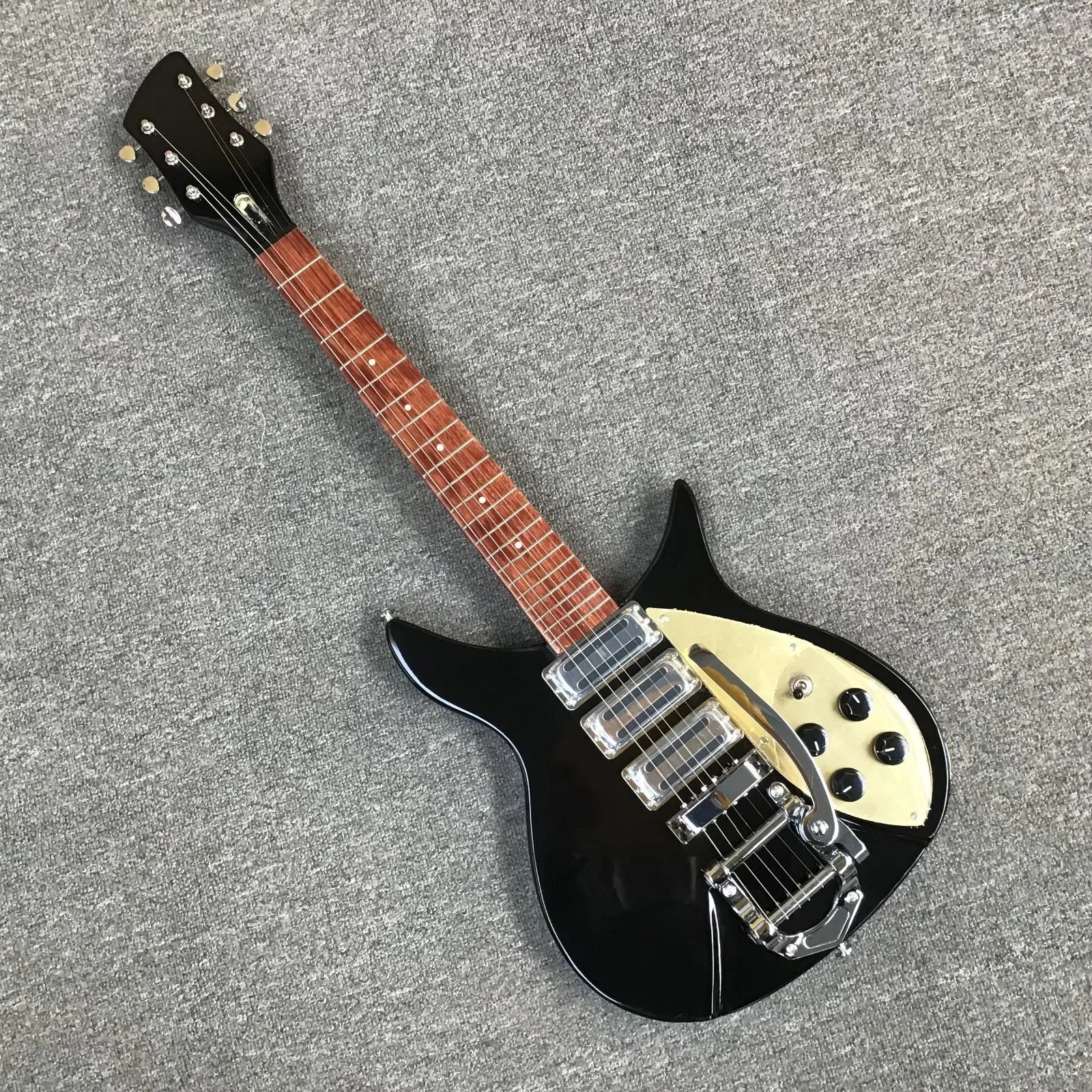 リッケンバッカービグスビータイプ 325ゴールドピックガード