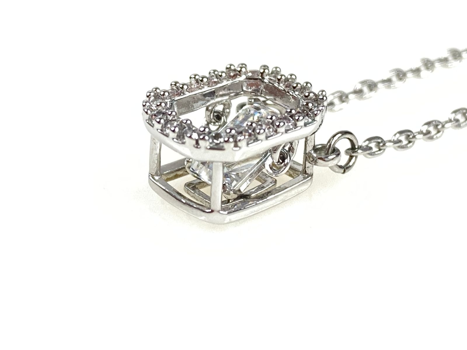 新品✨スワロフスキー ネックレス スイング スクエア クリスタル シルバー系 スワロフスキー SWAROVSKI クリスタル スクエア スイング