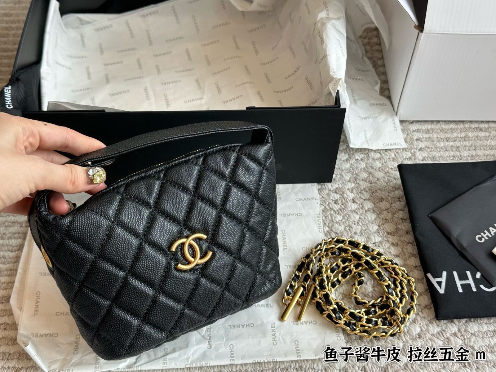 【25B☆大人気☆】CHANEL バッグ 今日特価】Chanel 25P Embossed Logo Lunch Box Bag / シャネル