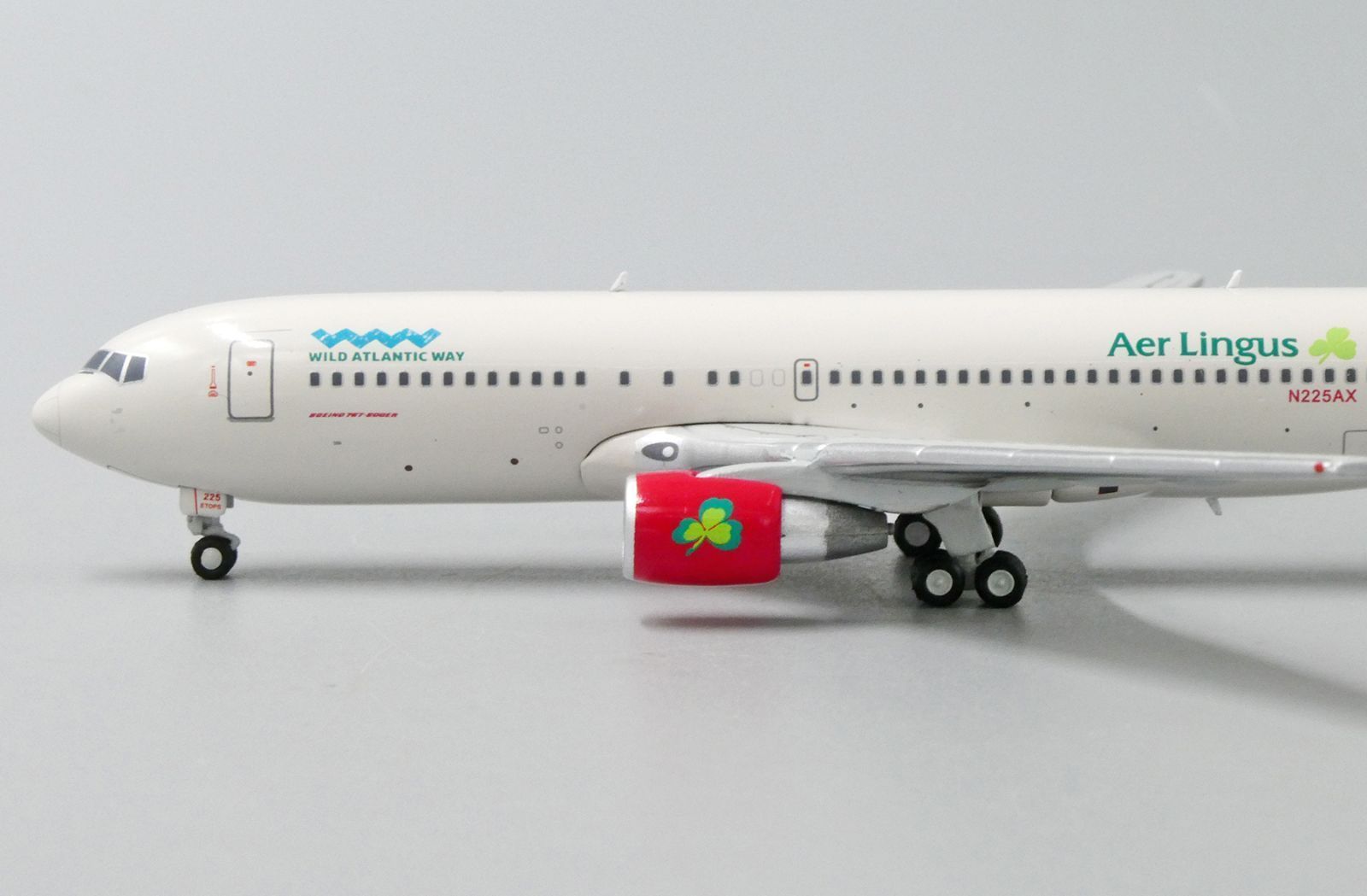 767-200ER N225AX