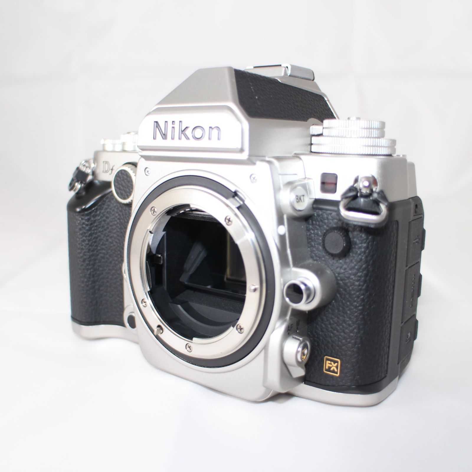 Nikon Df　カメラ　シャッター回数　14,622回 s218033NK_Dfdilverbody_NI2.jpg