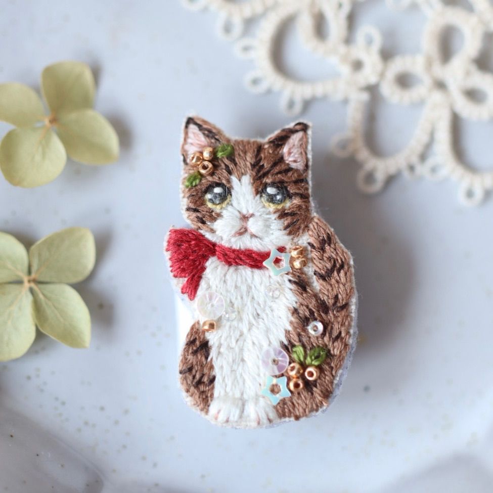 ソウルメイト✨両面魔術猫ちゃんトートバッグ 肩紐長め✨クリスマスツリーブローチ