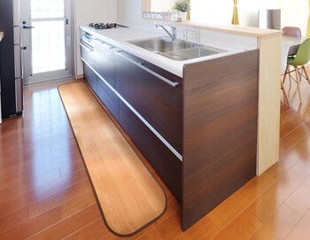 キッチンマット 約90×240cm ライトベージュ 木目調 撥水 消臭 抗菌 滑り止めシート付き ニオクリン