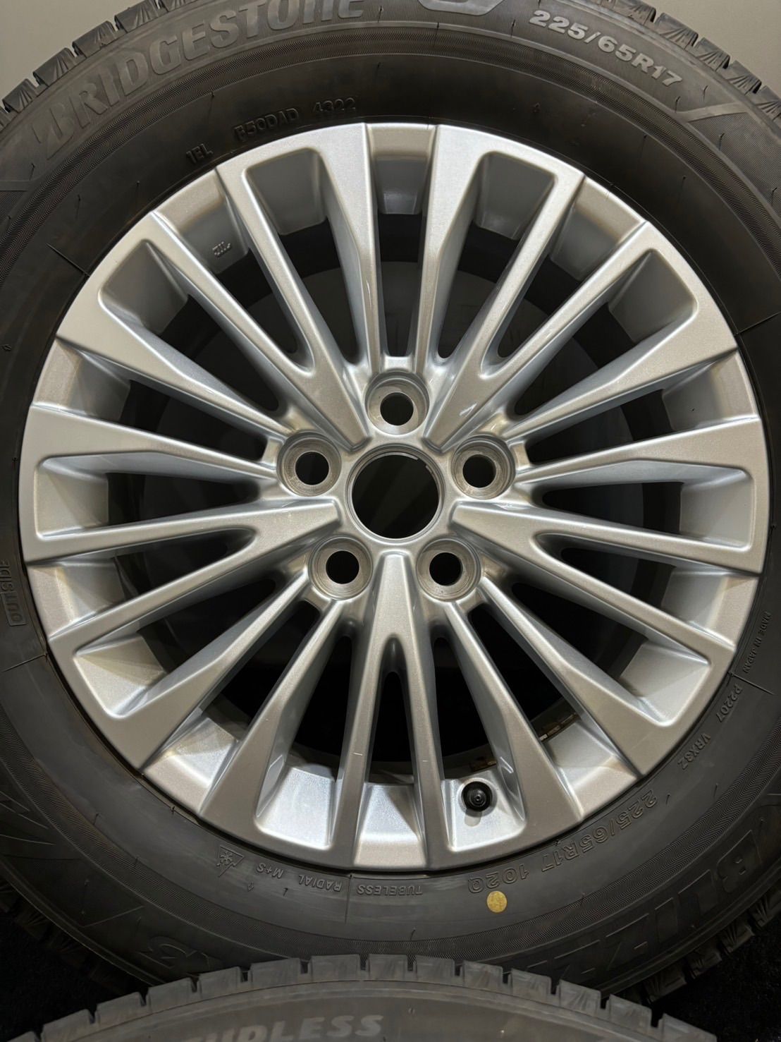 アルファード純正アルミ スタッドレスタイヤ 225/60R17 4本セット