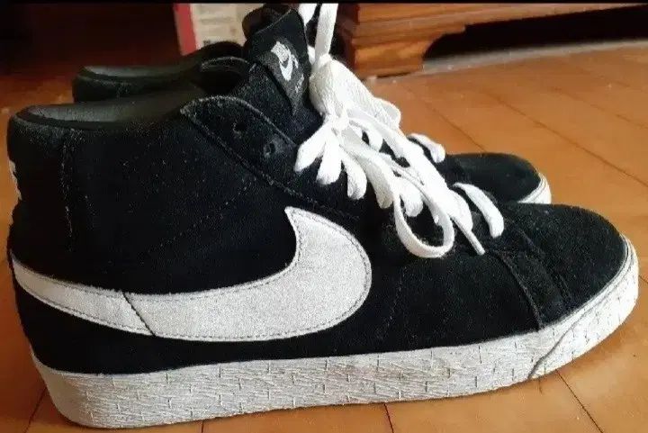 ナイキ SB ブレーザー ミッド 260