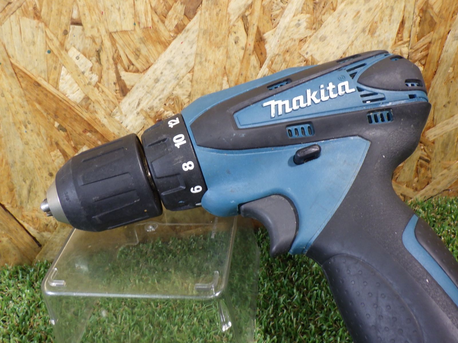 バッテリー２個 充電器付き DIYなどに マキタ充電ドライバードリル DF330D 品