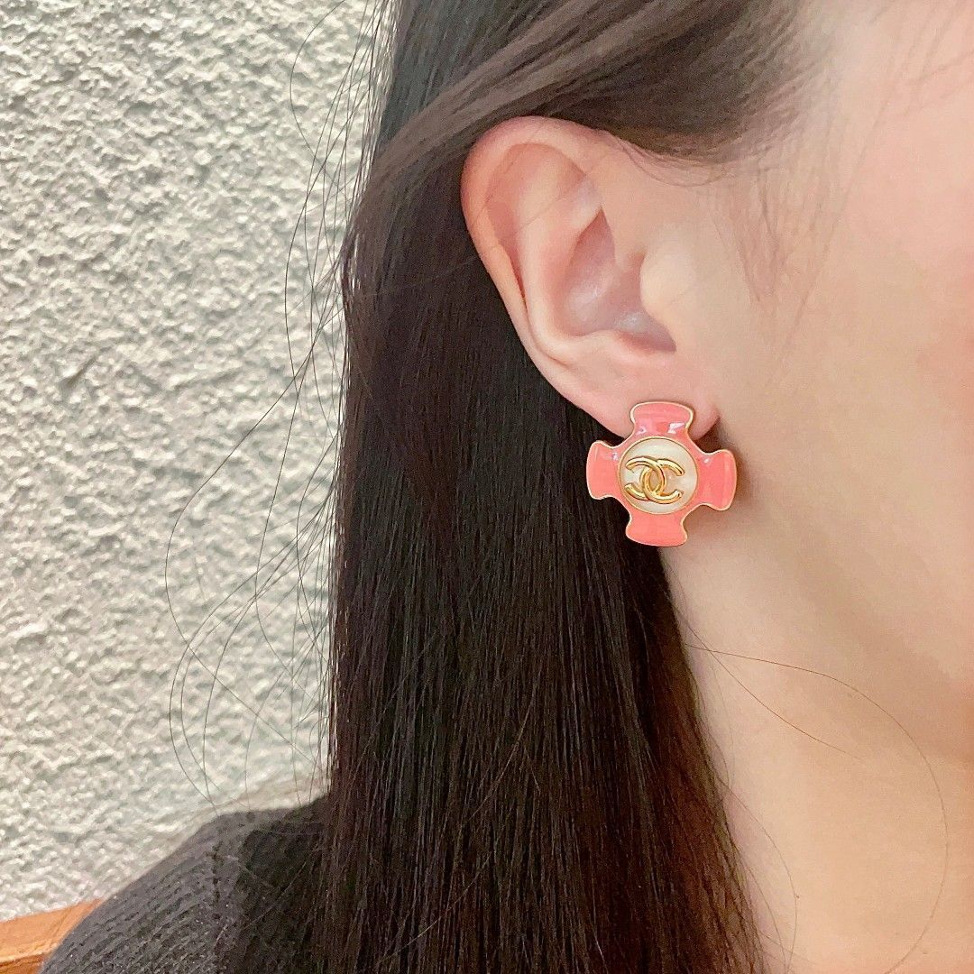 今日特価】Chanel ヴィンテージ ダブル C ピアス 送料無料！在庫
