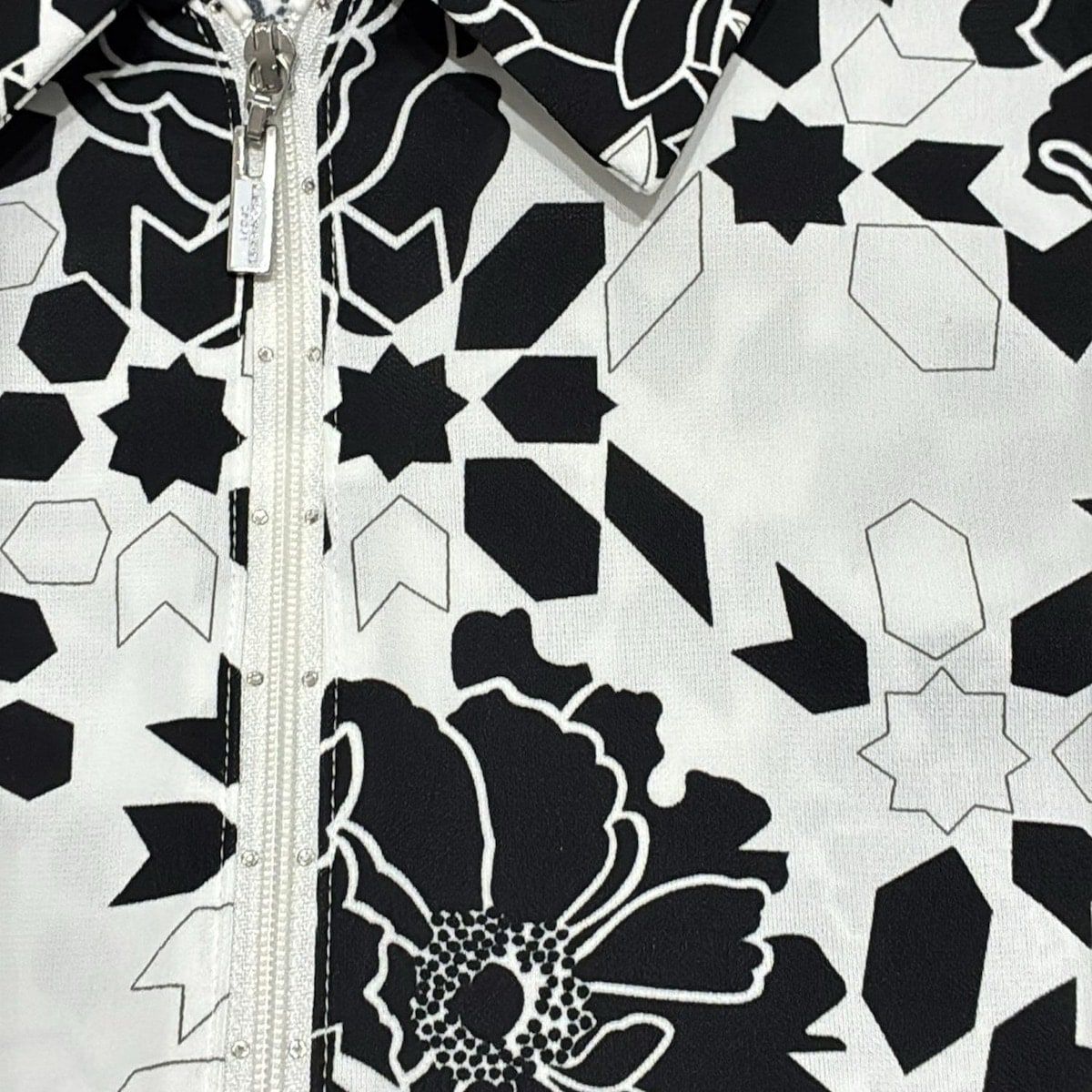 LEONARD SPORT レオナールスポーツ ワンピース サイズ40 M レディース - 白×黒 半袖|ひざ丈|花柄|ラインストーン NICORILABO_COM