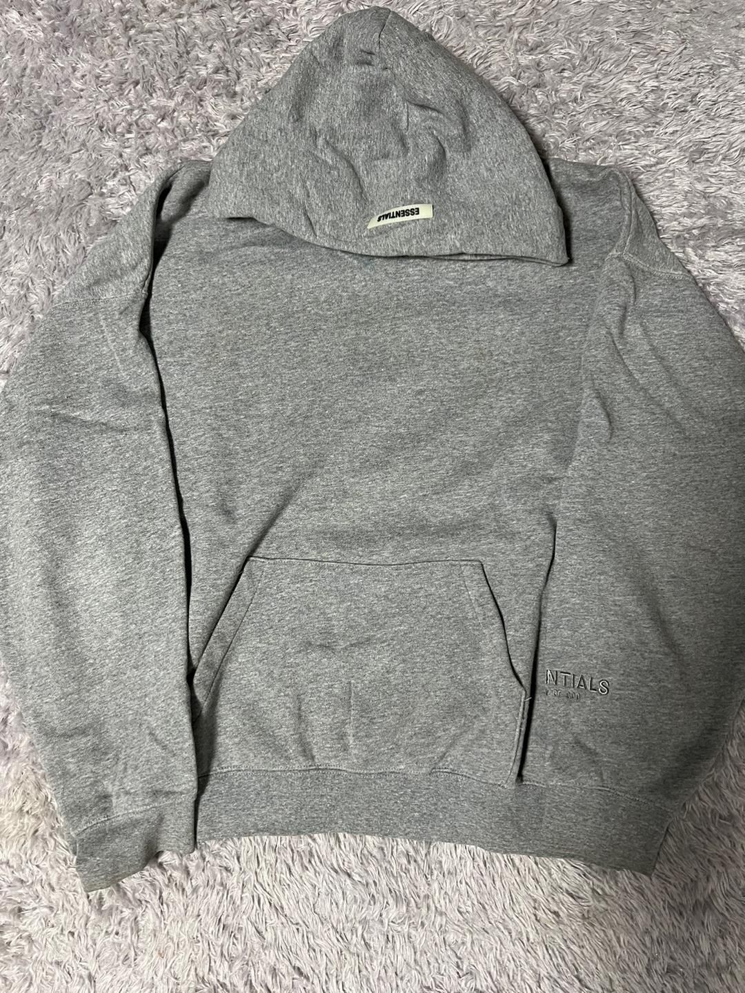 【Bunjang商品韓国直送】FEAR OF GOD(フィアオブゴッド) ESSENTIALS(エッセンシャルズ) バックロゴ リフレクト フード グレー m