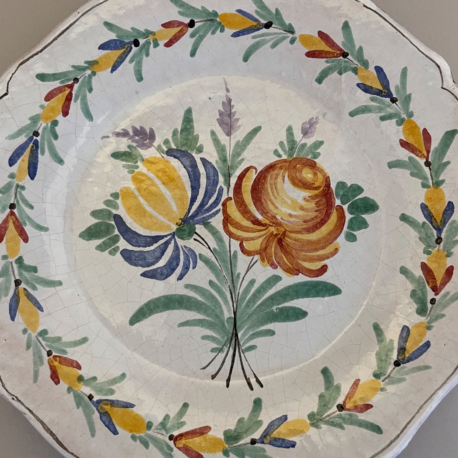 ショップ Cul noir faïence de Nevers polychrome à décors de fleurs