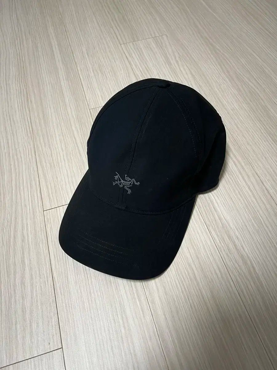 新品 ブラック) Arc'teryx（アークテリクス) スモールバードハット