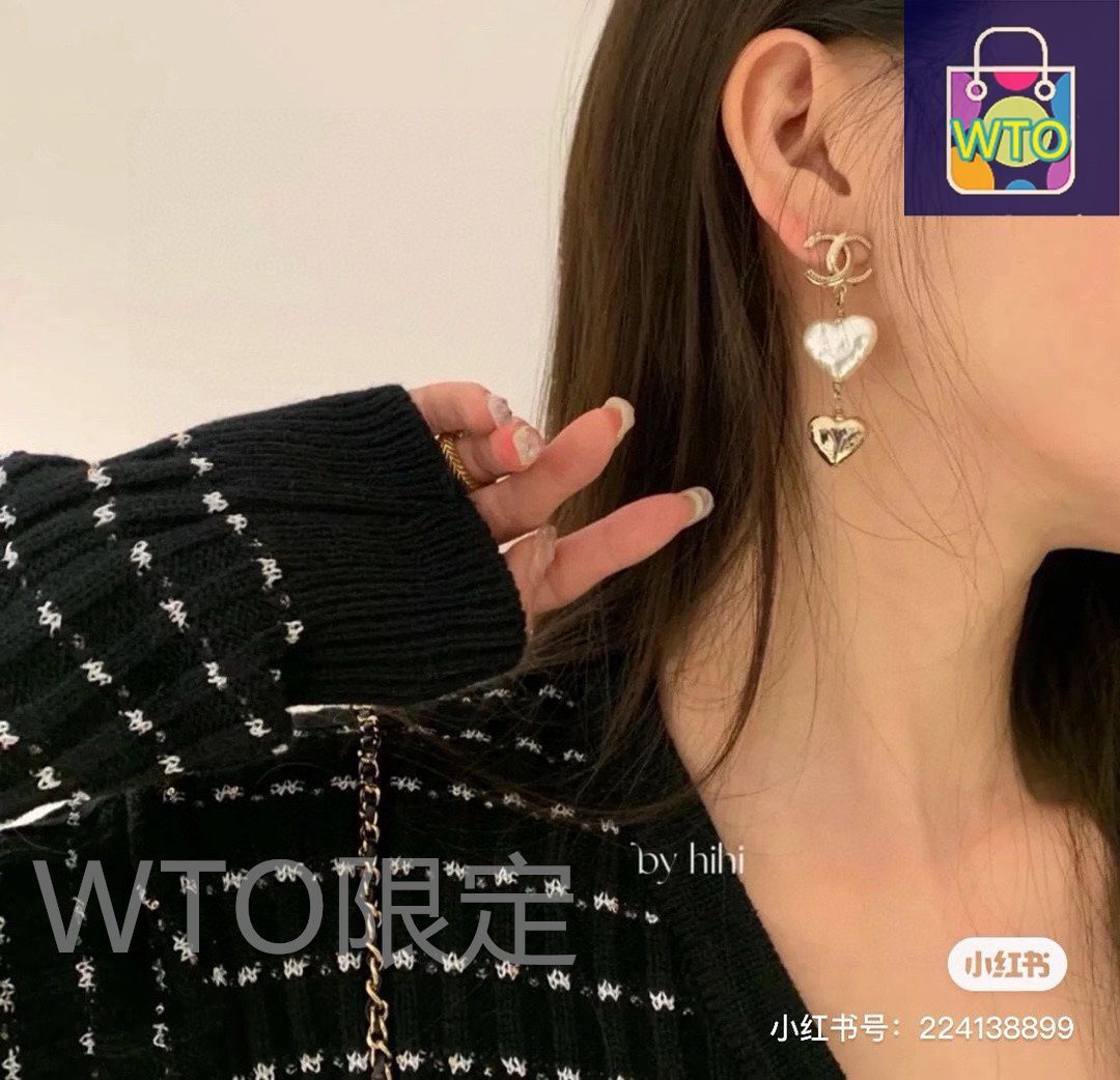 シャネル 浅金色ハート型イヤリング