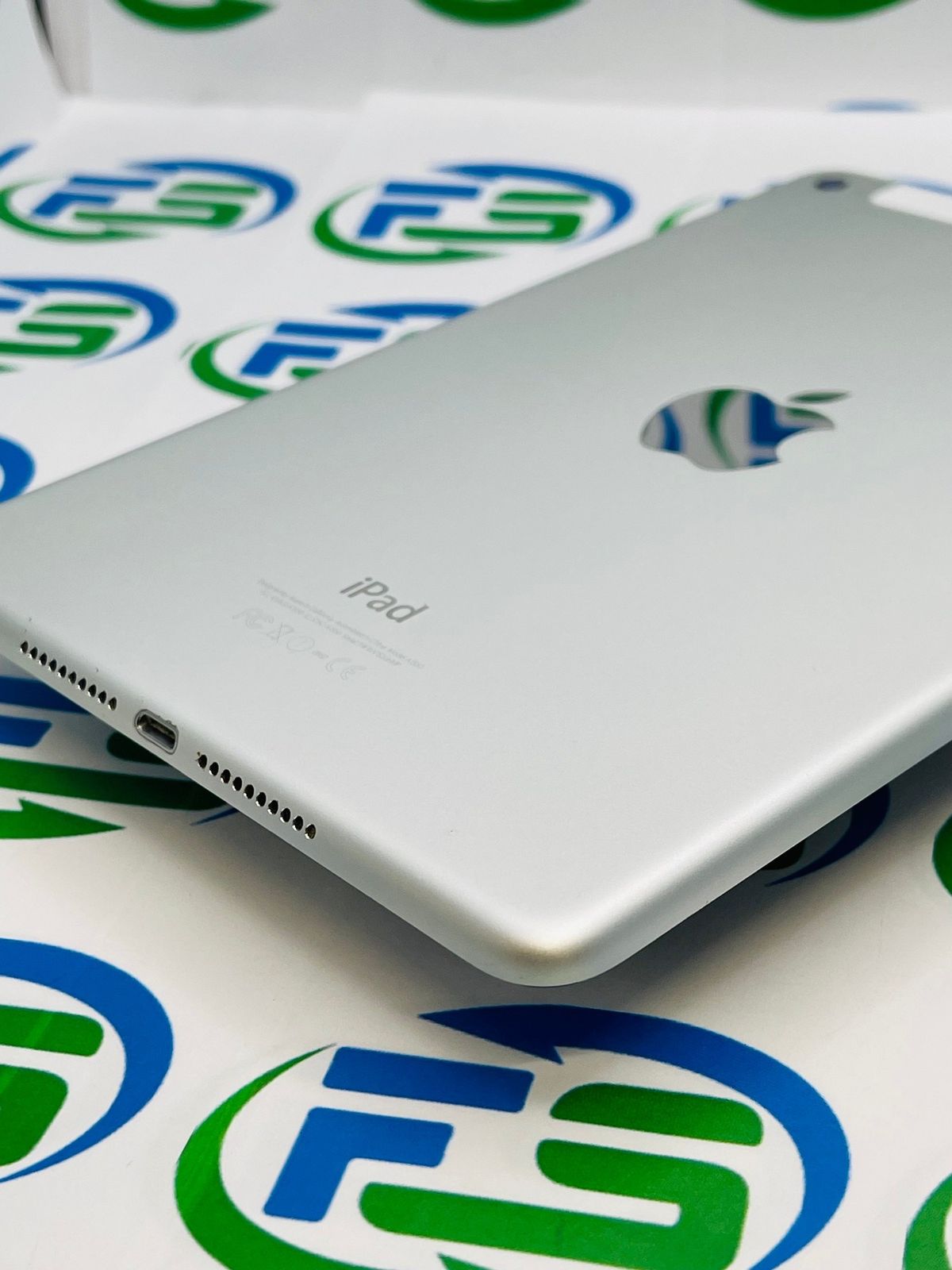 Apple MK772J/A iPad mini 4 Wi-Fi+Cellular 128GB SIMロック解除済み