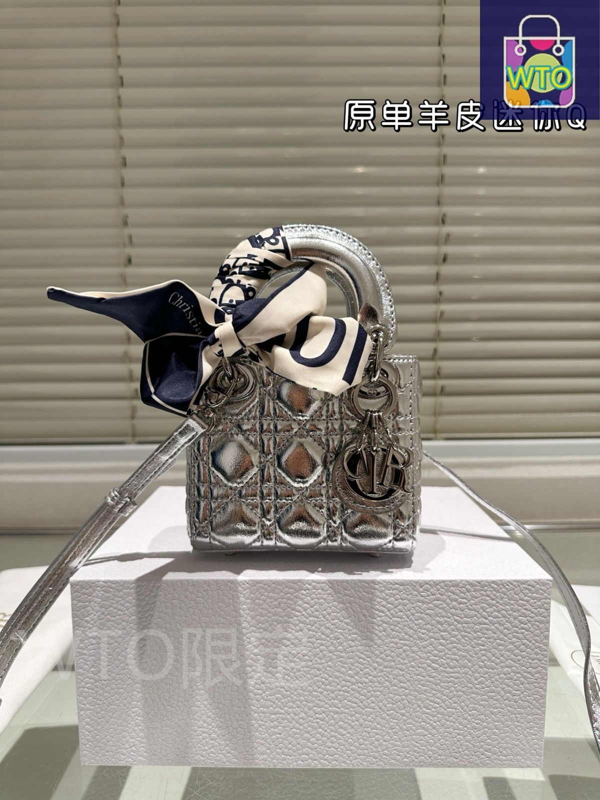 Christian Dior ホワイト ハンドバッグ Christian Dior ホワイト キルティング ハンドバッグ - メルカリ