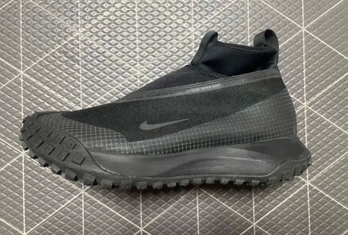 NIKE ナイキ ACG マウンテン フライ GORE-TEX ゴアテックス 黒 アン ダーク グレー
