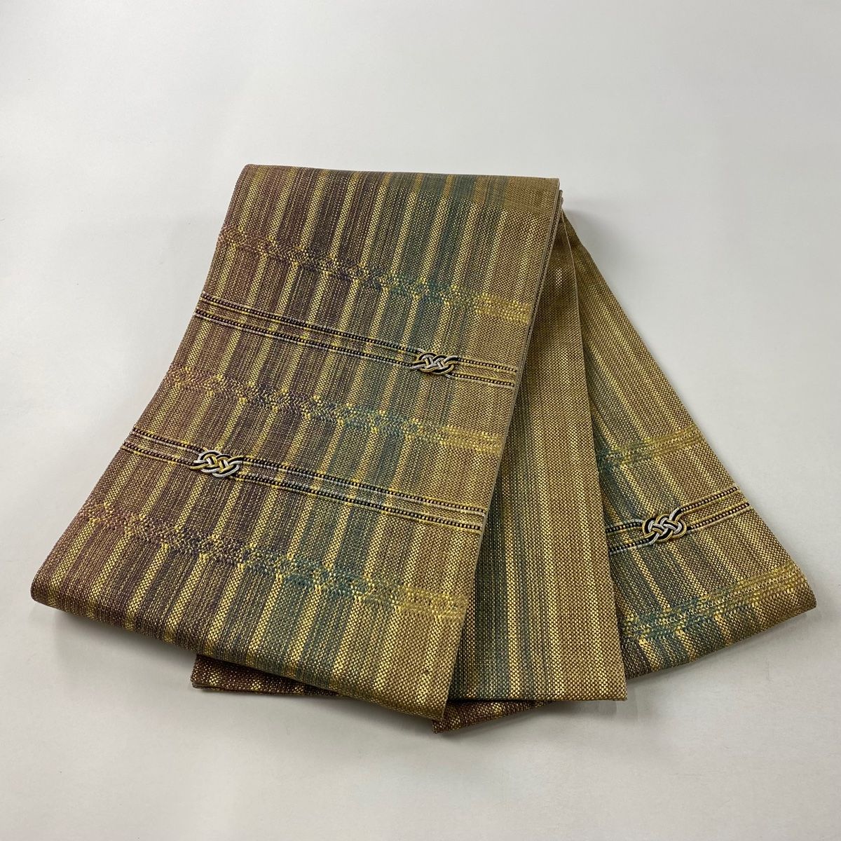 T12 未使用袋帯秀品幾何学模様 銀糸お太鼓柄正絹　美品 袋帯 美品 秀品 縞 幾何学模様 金銀糸 金色 お太鼓柄 正絹