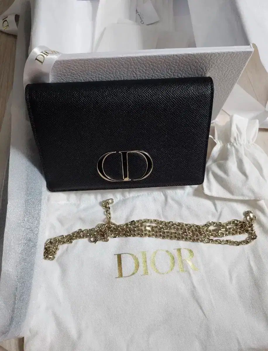 Dior ディオール モンテーニュ 30 2 in 1 ポーチ ライトニングケア 本物の検査 完了