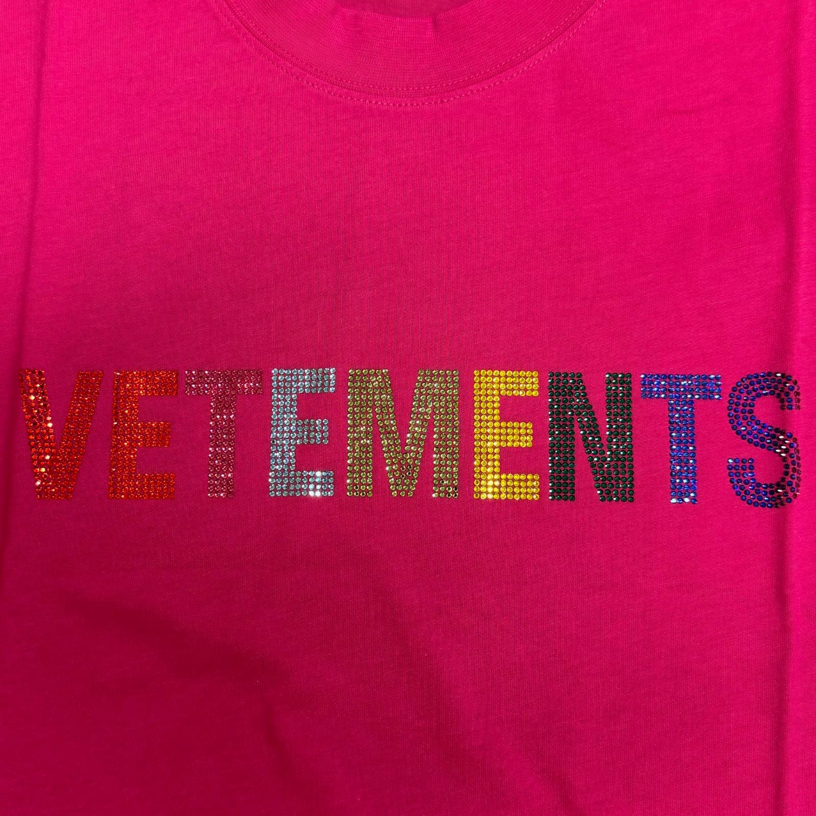 VETEMENTS マルチカラー クリスタル ロゴ Tシャツ ヴェトモン 
