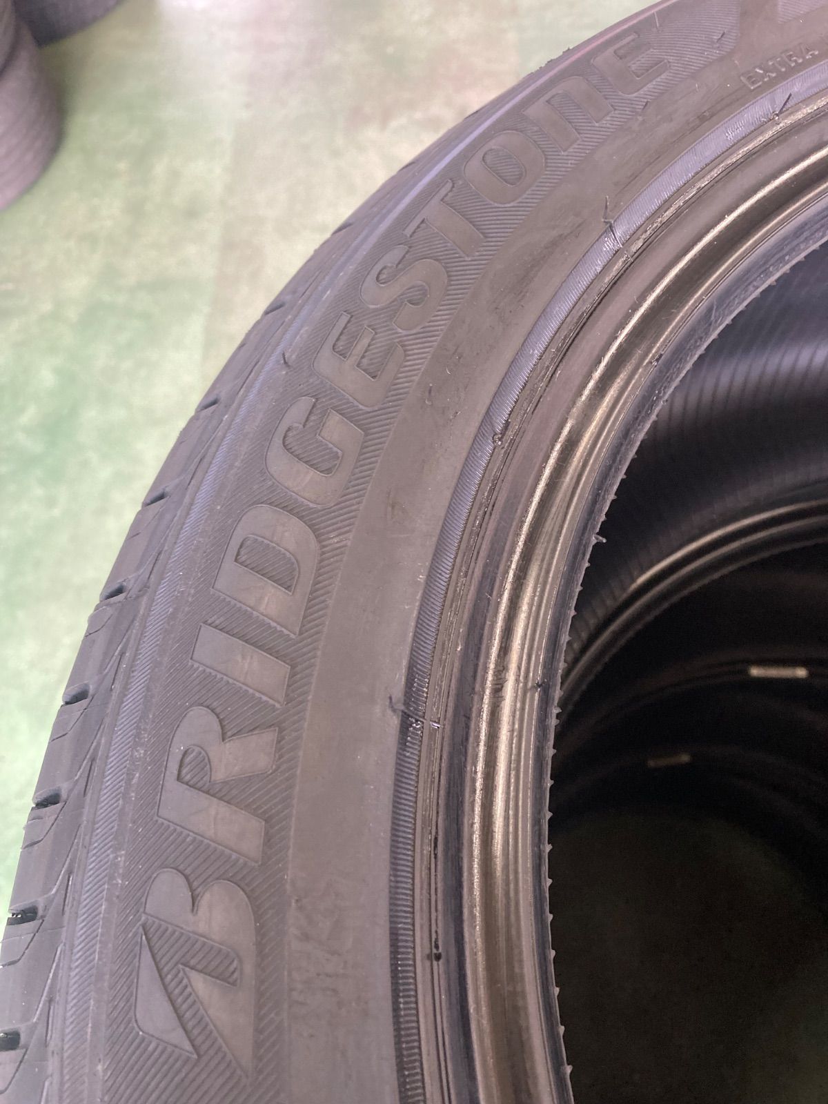 235 50R18