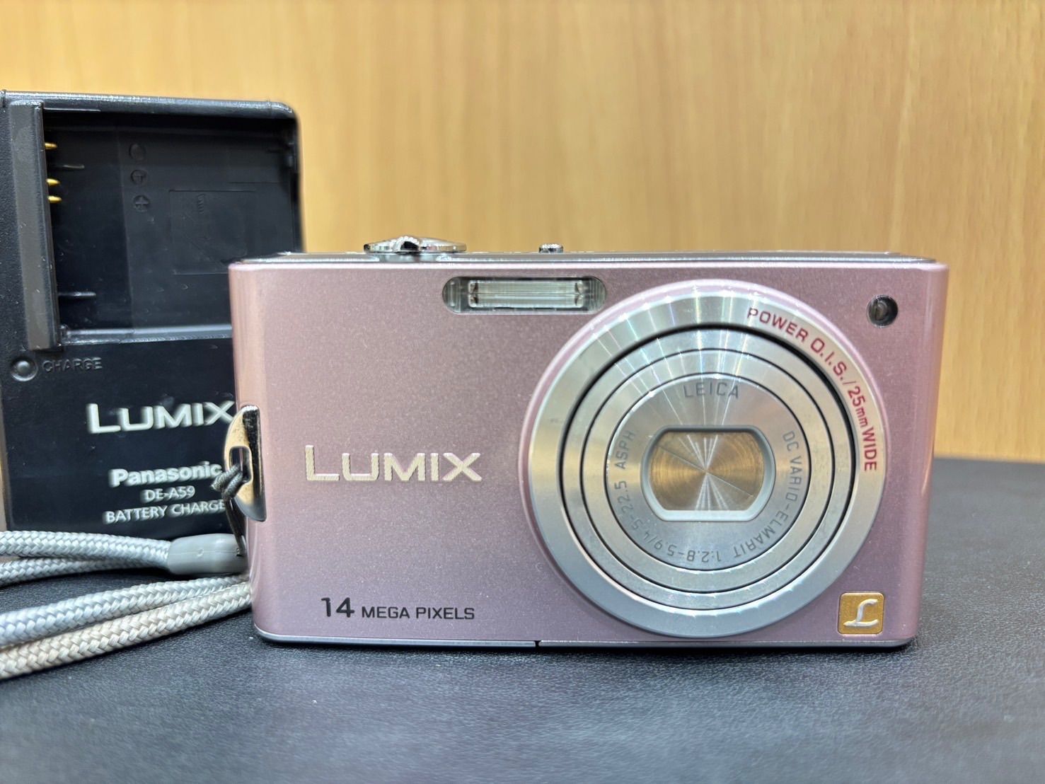 中古】パナソニック デジタルカメラ ルミックス リュクスゴールド DMC