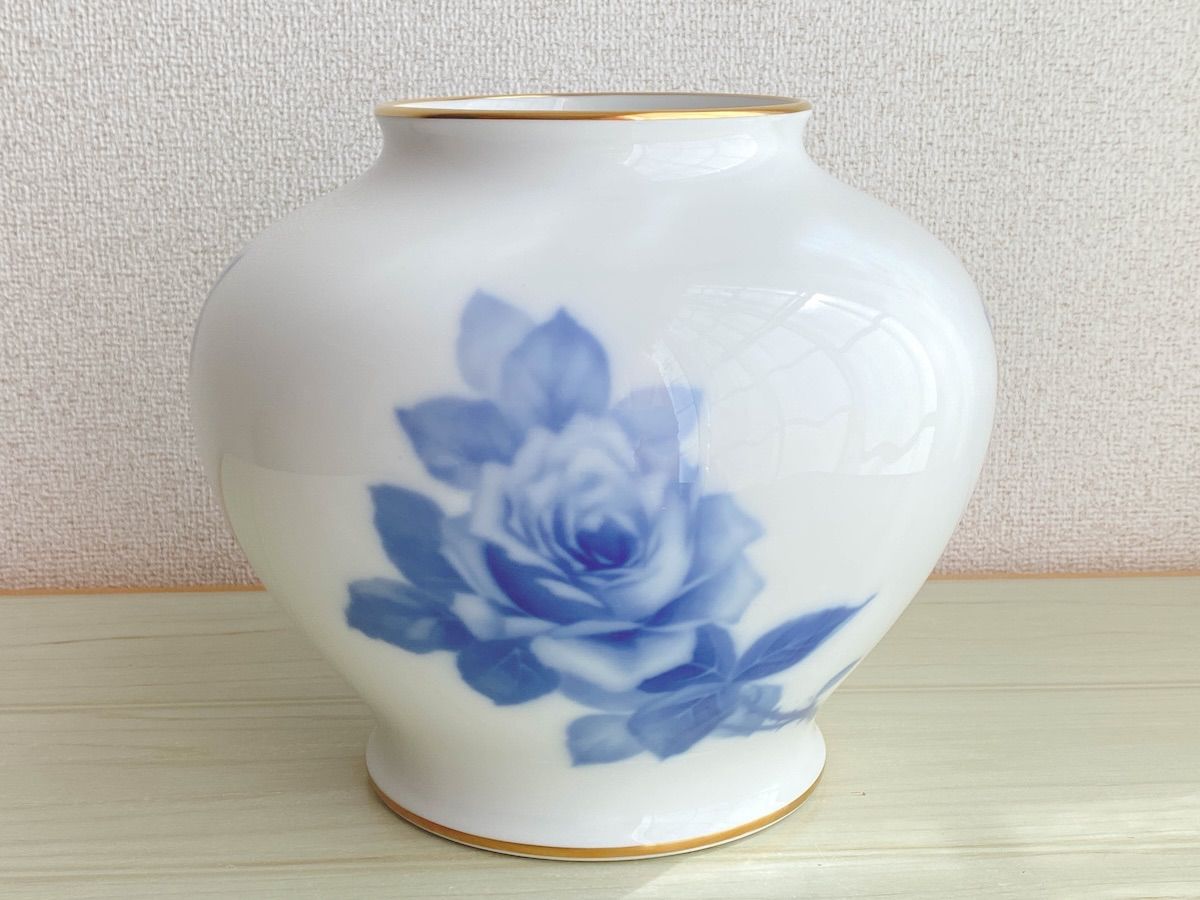 大倉陶園 白磁 花瓶 薔薇 得価，新作登場 □ 大倉陶園 花瓶 花器