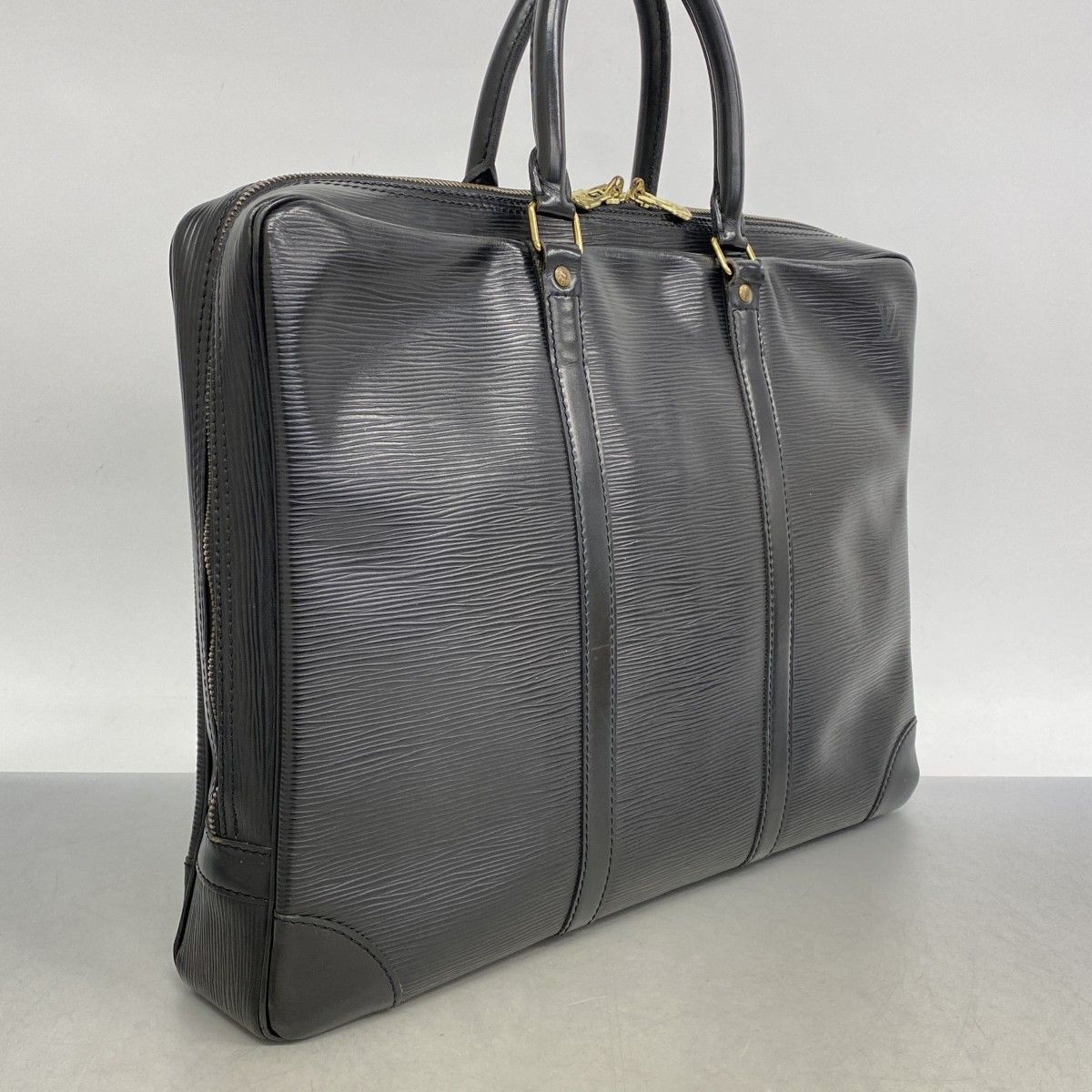 ルイヴィトン ポルトドキュマンヴォワヤージュ エピ ノワール ブリーフ