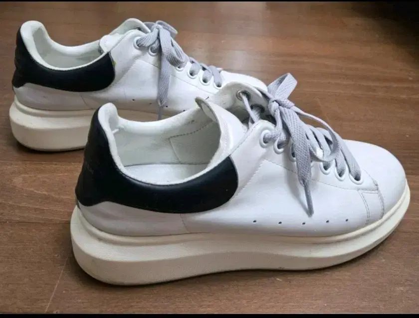 値下げしました！Alexander McQueenアレキサンダー マックイーン 正規品 アレクサンダー alexander mcqueen(アレキサンダー