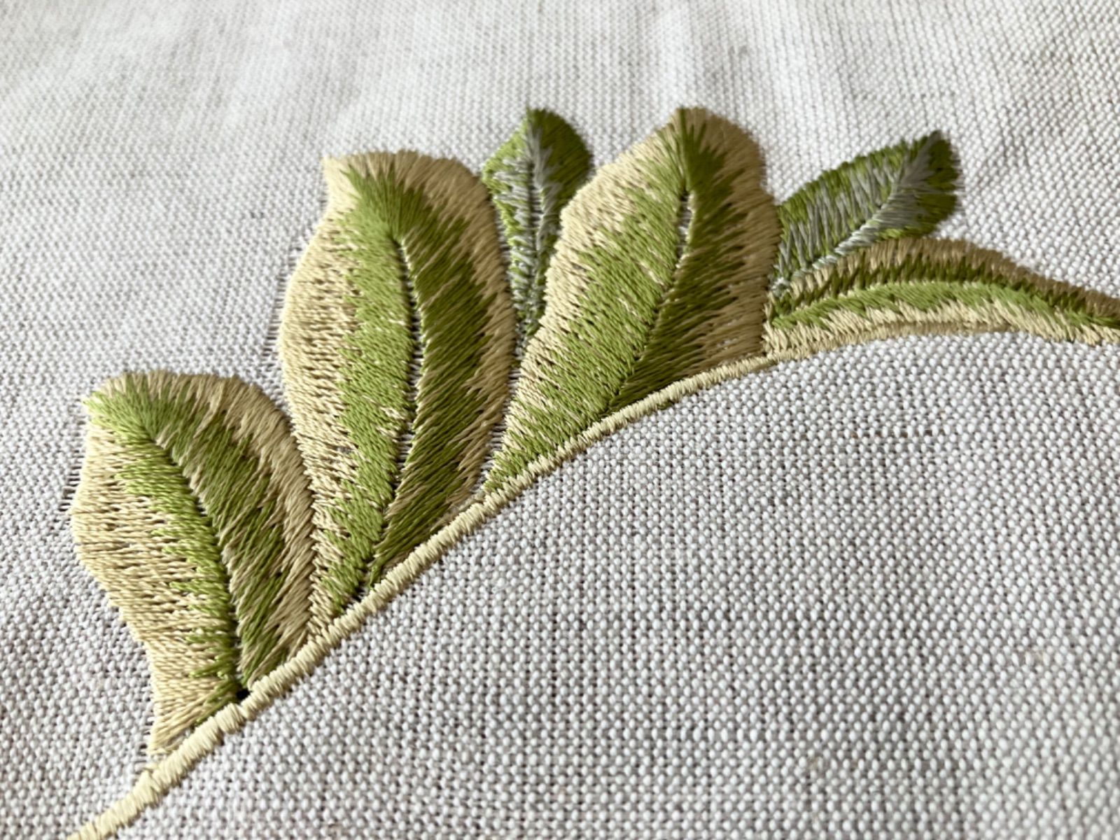 1m 【サンダーソン】ジヴェルニー(Giverny)/シルク刺繍生地/AQ 1m サンダーソンジヴェルニー(Giverny)⁄シルク刺繍生地⁄AQ