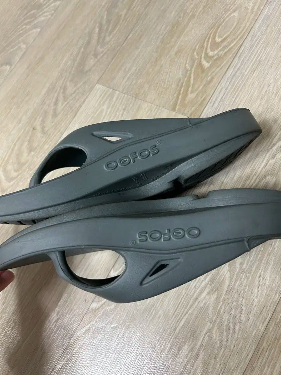 ウーフォス ビーチサンダル