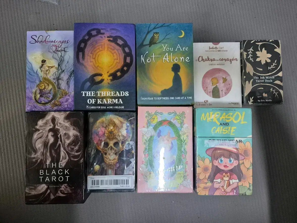 未開封 タロットカード 9種セット 2番目写真はビニール除去のみ