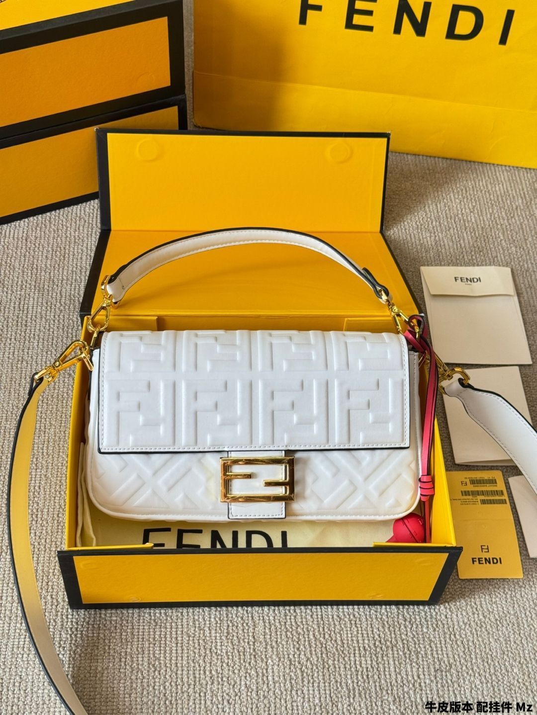フェンディ　バケット　チャーム ナノ バゲット チャーム レザー ブラック | Fendi