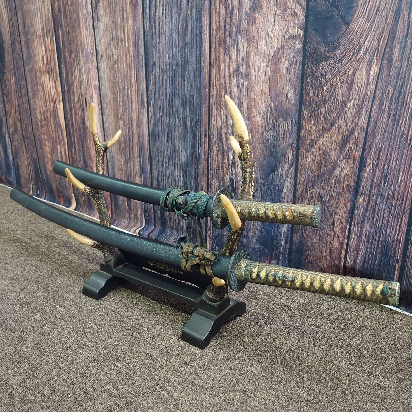 【正規品販売】 日本刀 鞘付き模造刀 大小2本セット 刀掛け鹿の角セット 観賞用 サンダル