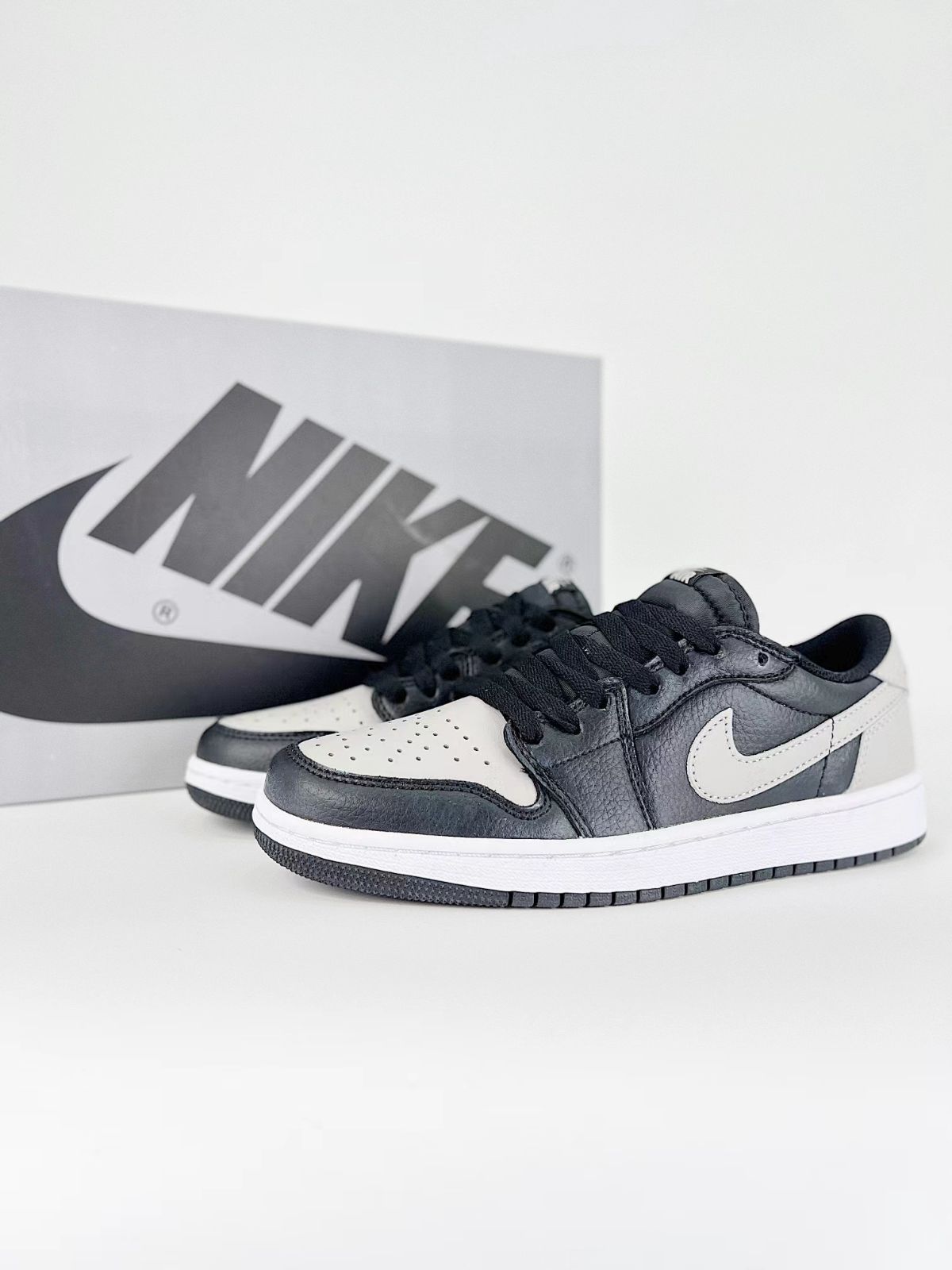 人気 ☆NIKE☆ JORDAN 1 RETRO LOW OG SHADOW